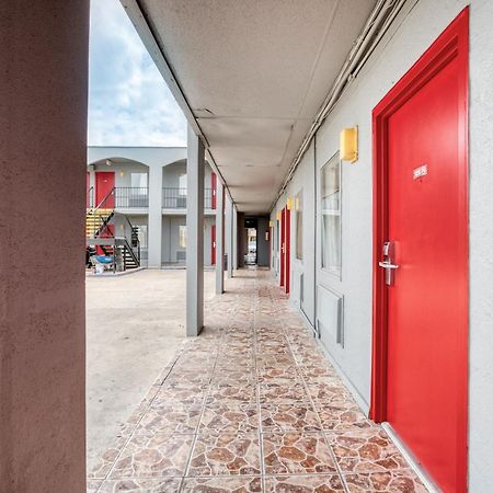 Oyo Hotel San Antonio Lackland Air Force Base West Bagian luar foto