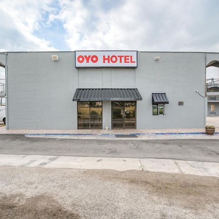 Oyo Hotel San Antonio Lackland Air Force Base West Bagian luar foto