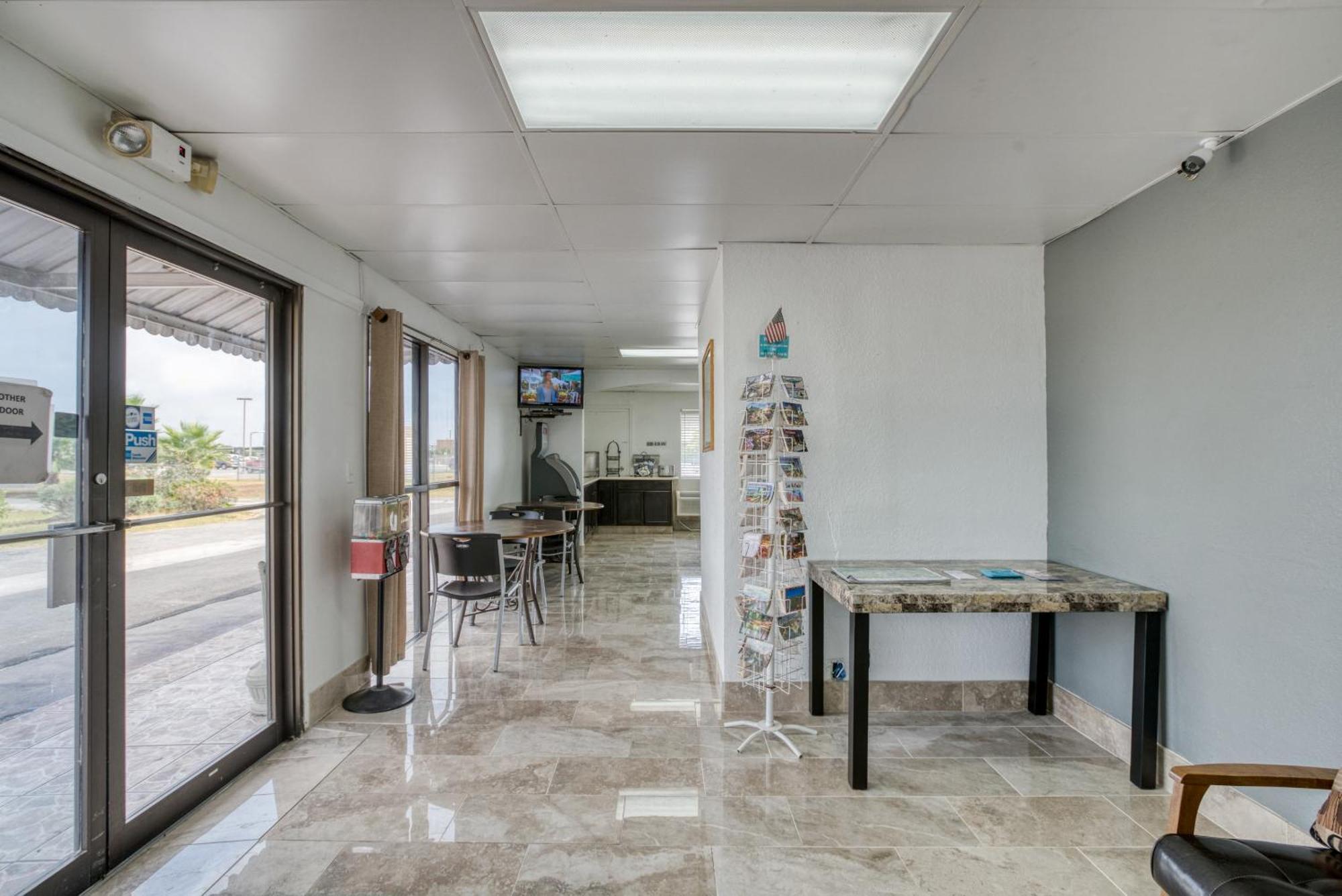 Oyo Hotel San Antonio Lackland Air Force Base West Bagian luar foto