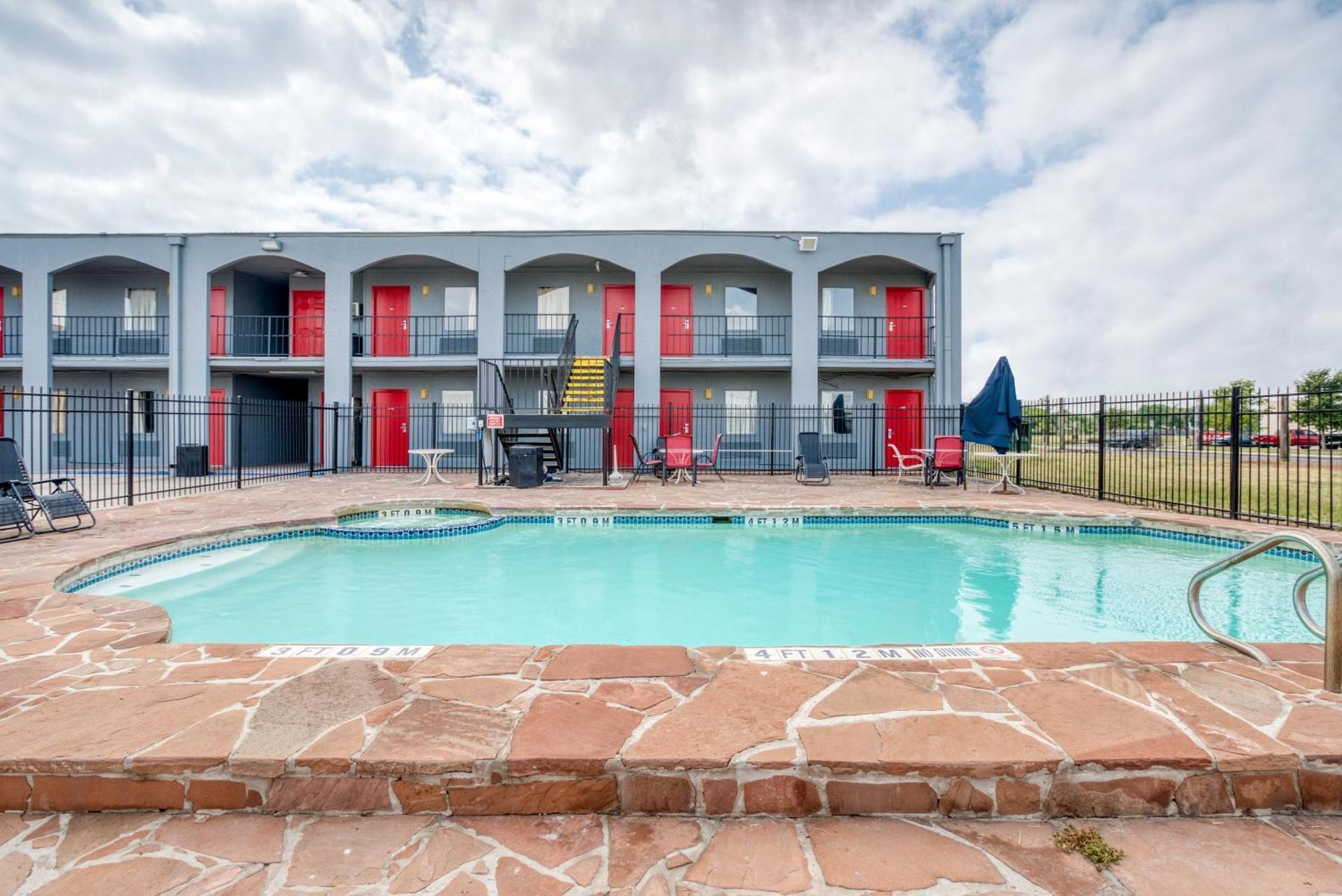 Oyo Hotel San Antonio Lackland Air Force Base West Bagian luar foto