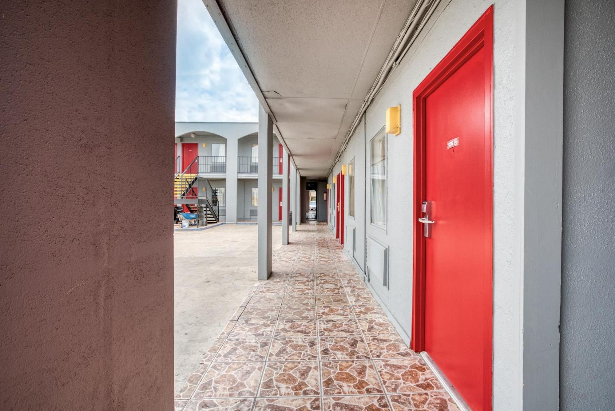 Oyo Hotel San Antonio Lackland Air Force Base West Bagian luar foto