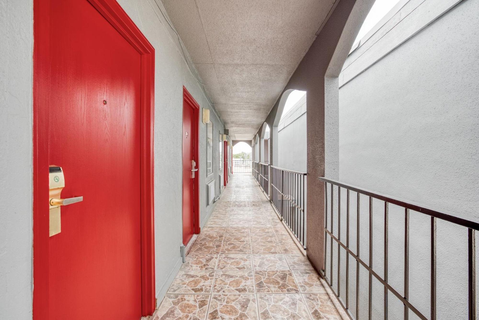Oyo Hotel San Antonio Lackland Air Force Base West Bagian luar foto