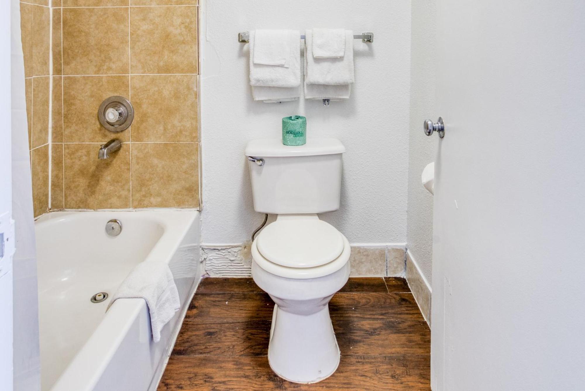 Oyo Hotel San Antonio Lackland Air Force Base West Bagian luar foto
