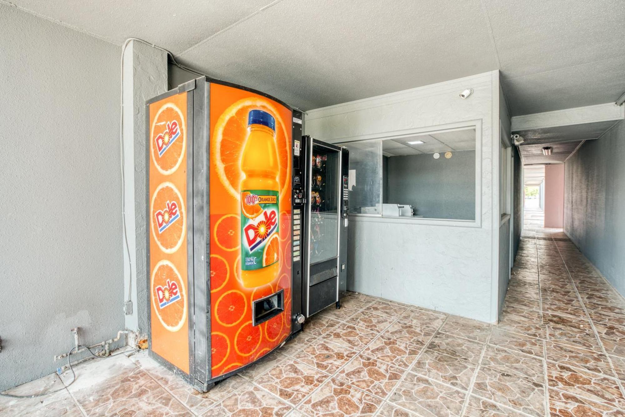 Oyo Hotel San Antonio Lackland Air Force Base West Bagian luar foto